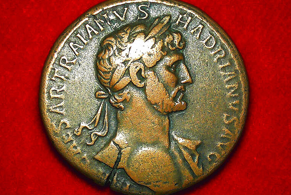 Antike Münze mit Hadrian Portrait