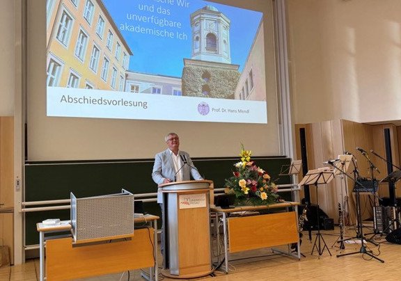 Prof. Mendl am Rednerpult