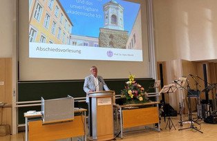 Prof. Mendl am Rednerpult
