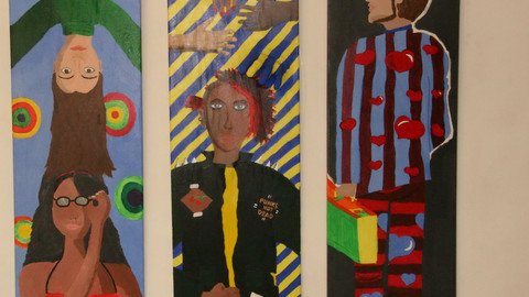 Drei Bilder mit Personen mit Streifen im Hintergrund