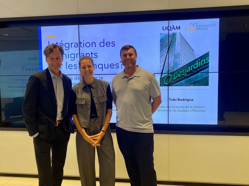 Prof. Dr. Christoph Barmeyer, Elisabeth Huber and Tobi Rodrigue at presentation of research results