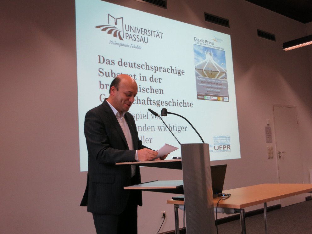 Prof. Dr. Soethe referiert &uuml;ber 'Das deutschsprachige Substrat in der brasilianischen Gesellschaftsgeschichte'