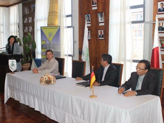 Unterzeichnung eines Memorandum of Understanding mit der University of Antananarivo in Madagaskar, September 2017