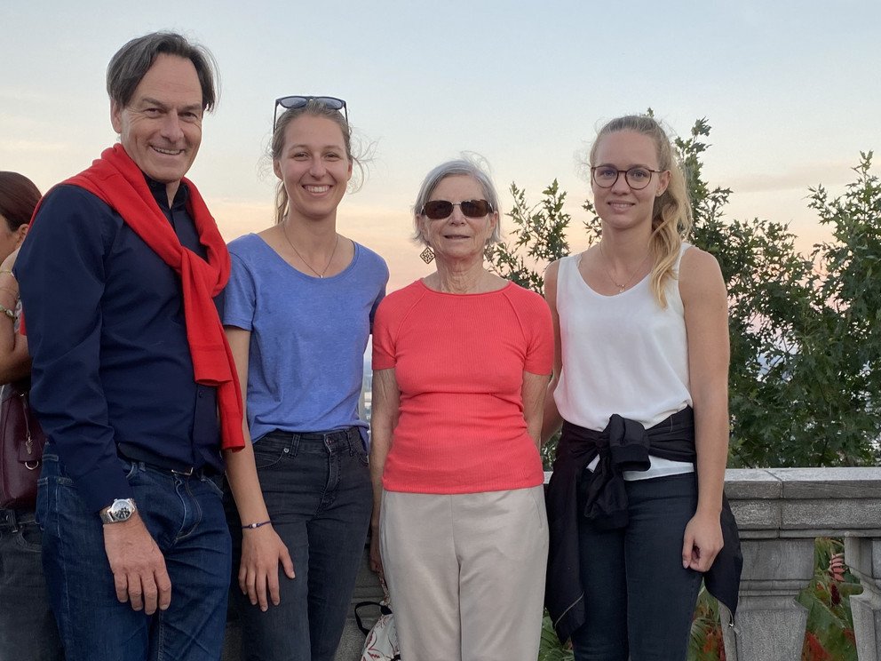 Christoph Barmeyer, Elisabeth Huber, Nancy Adler und Sarah Kugelmann auf dem Mont Royal bei Sonnenuntergang