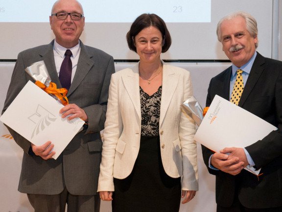 Verleihung des Preises f&uuml;r besondere Verdienste um die Internationalisierung der Universit&auml;t Passau an Prof. Dr. Hans Ziegler (li.) und an Prof. Dr. Ernst Struck (re.), November 2014 