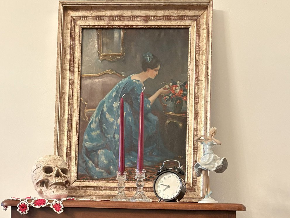 Sideboard with books and a picture