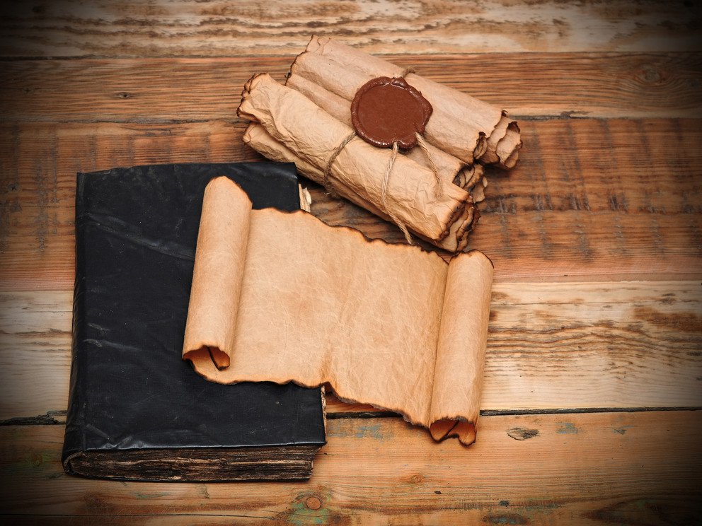 Scrolls und altes Buch
