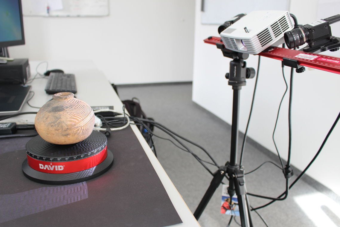 3D-Streifenlichtscanner am Lehrstuhl f&uuml;r Computational Humanities, Uni Passau