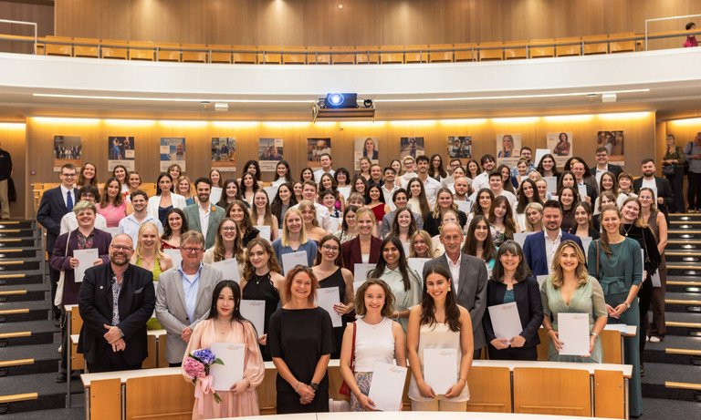Gruppenfoto Absolventinnen und Absolventen