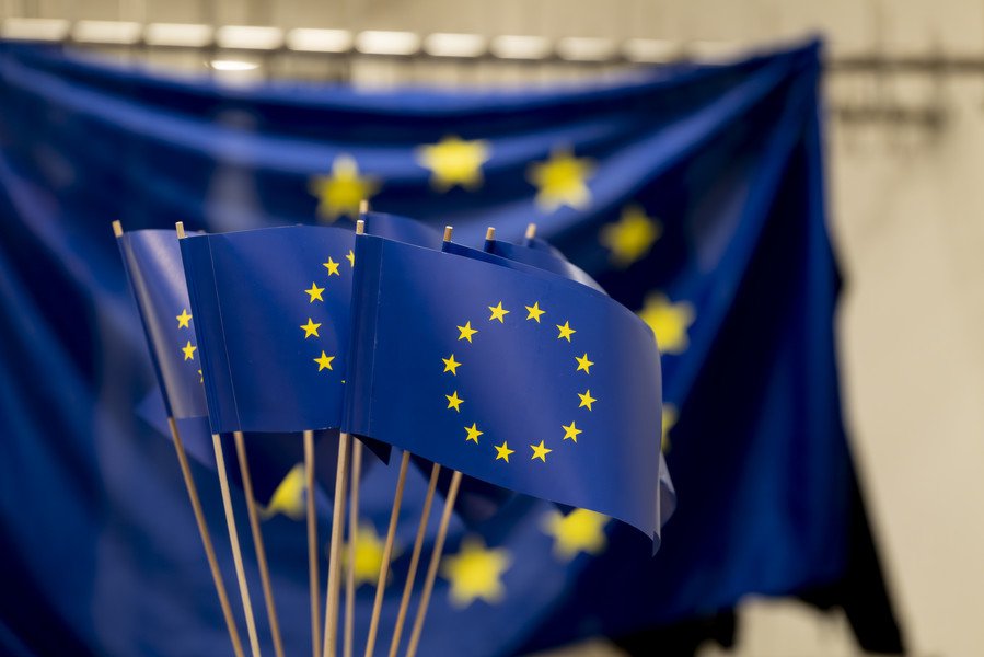 Symbolbild mit Europa Flaggen