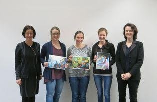 Die Gewinnerinnen des Fotowettbewerbs mit Frau Prof. Dr. U. Reutner und Frau Prof. Dr. S. Hartwig