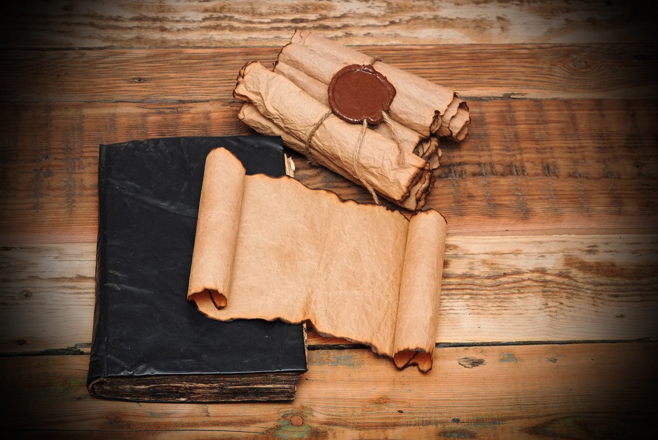 Scrolls und altes Buch