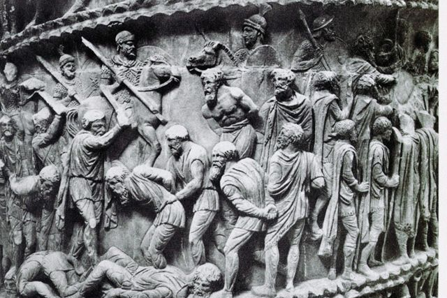 Reliefplatte von der S&auml;ule des Marcus Aurelius in Rom, Ende 2. Jh. n. Chr.: Exekution von Gefangenen