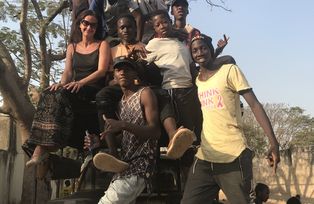 mit Jugendlichen in Dindefelo/Senegal