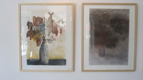 Gerahmte Bilder an der Wand