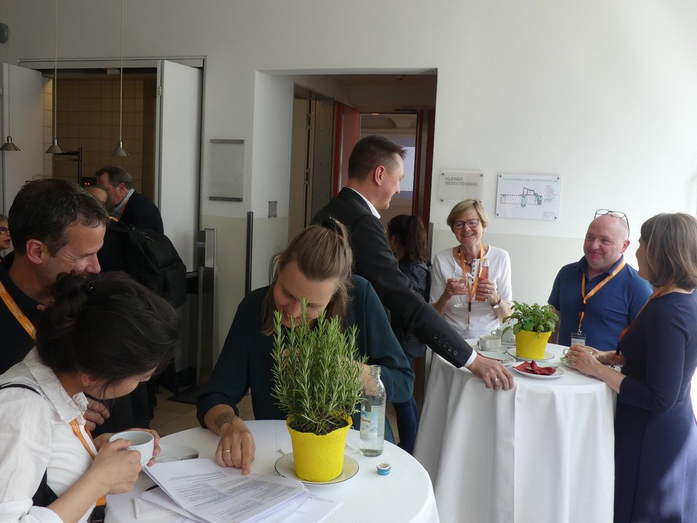 DIE KONFERENZ