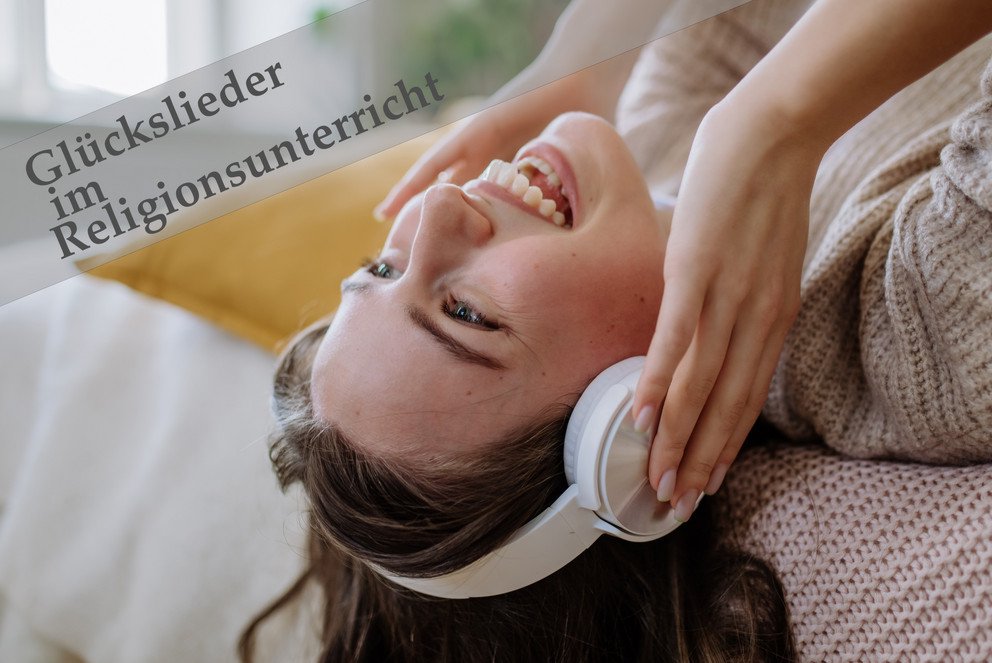 gl&uuml;ckliche Frau mit Kopfh&ouml;rer