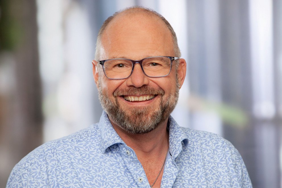 Portrait von Prof. Dr. Jan-Oliver Decker