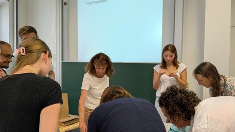 Teilnehmende beim Workshop "Segnen"