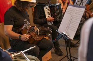 6-8tel Das Bild zeigt den Auftritt der Musikgruppe Sechs-Achtel.