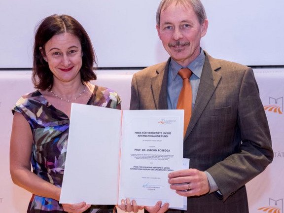 Verleihung des Preises f&uuml;r Verdienste um die Internationalisierung der Universit&auml;t Passau an Prof. Dr. Joachim Posegga, November 2016