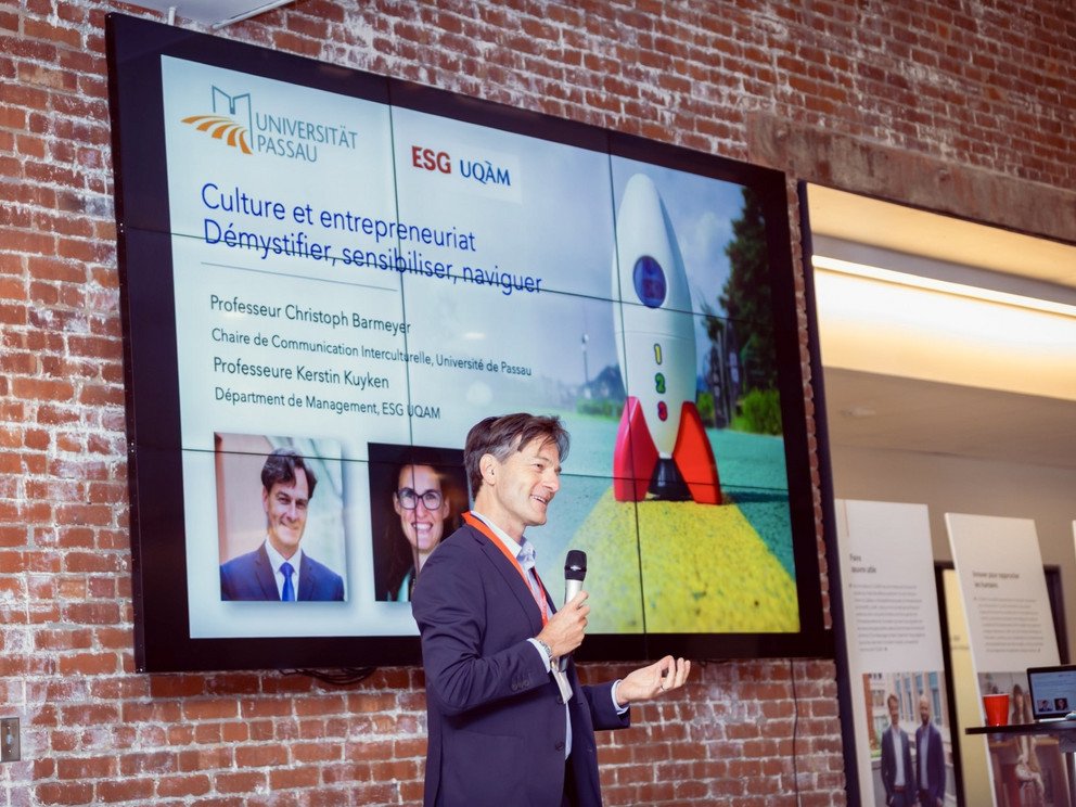 Prof. Dr. Christoph Barmeyer at lecture on culture and its implications for entrepreneurship
