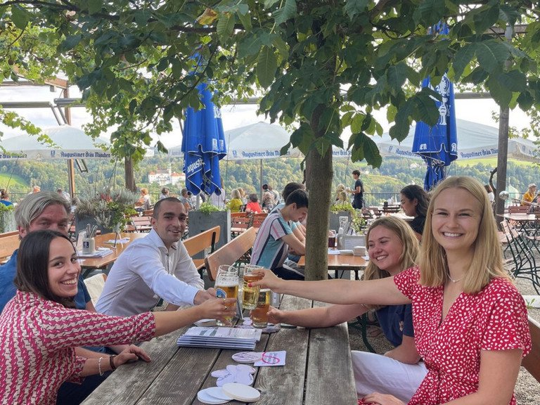 Philosophieren im Biergarten; Foto: Universit&auml;t Passau