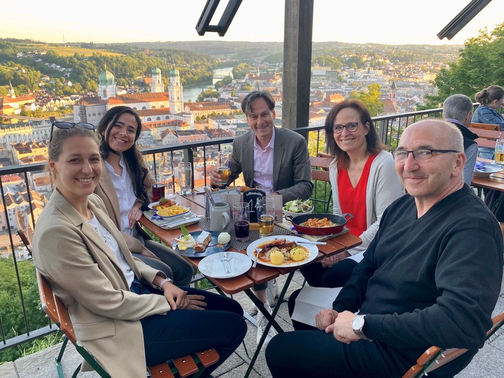 Professor Barmeyer, Professor Jaime Bonache and team members of the chair