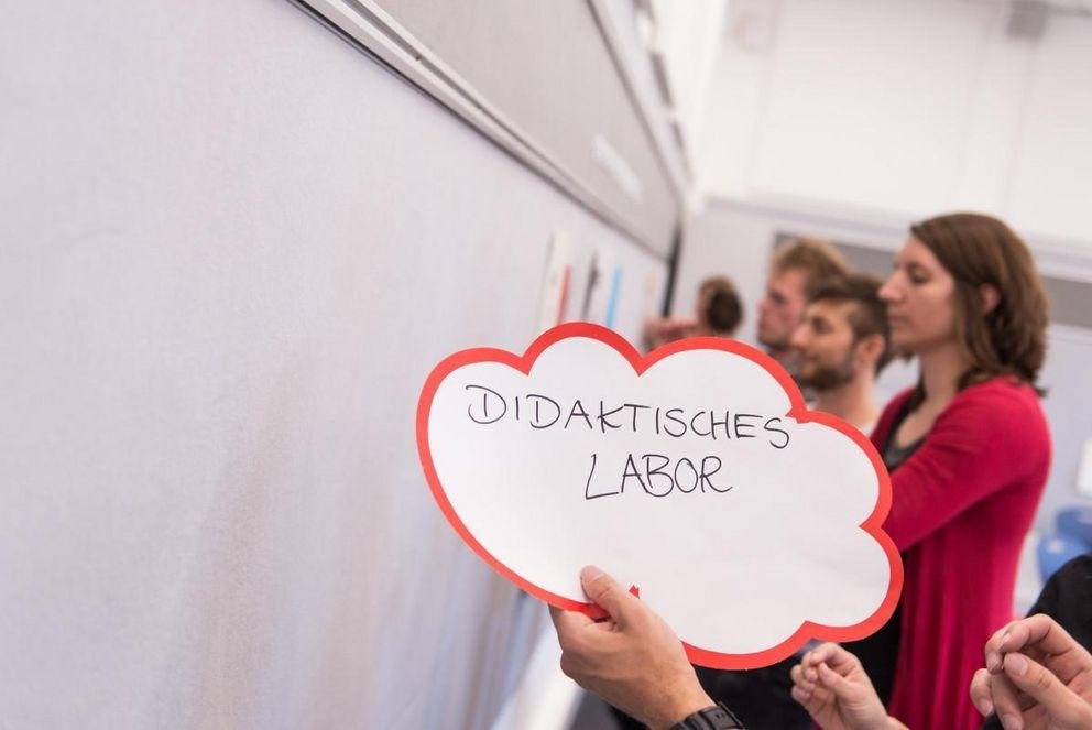 Sign that says "Didaktisches Labor"