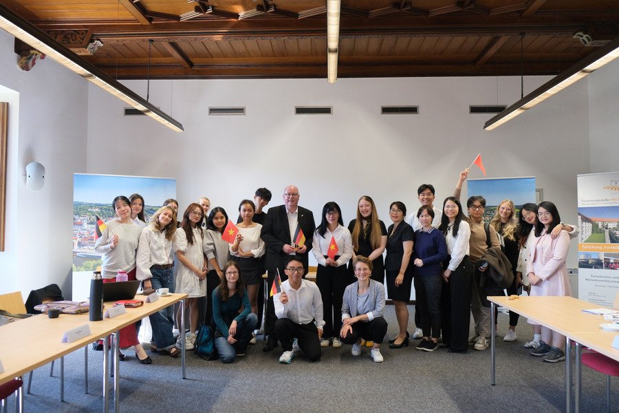 Teilnehmerinnen und Teilnehmer der Deutsch-Vietnamesischen Summer School 2025 in Passau, Foto: FES/Vietnam / Universit&auml;t Passau