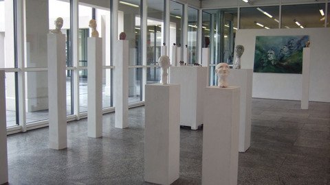 Ausstellung Kopf Gesicht Haupt