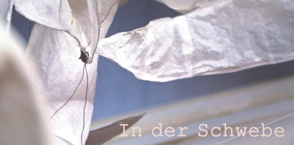 Ausstellung in der Schwebe