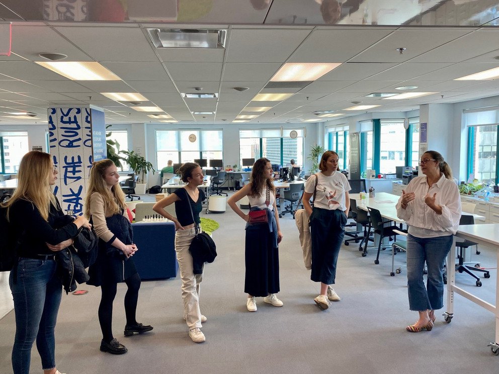 Gruppe in einem B&uuml;ro