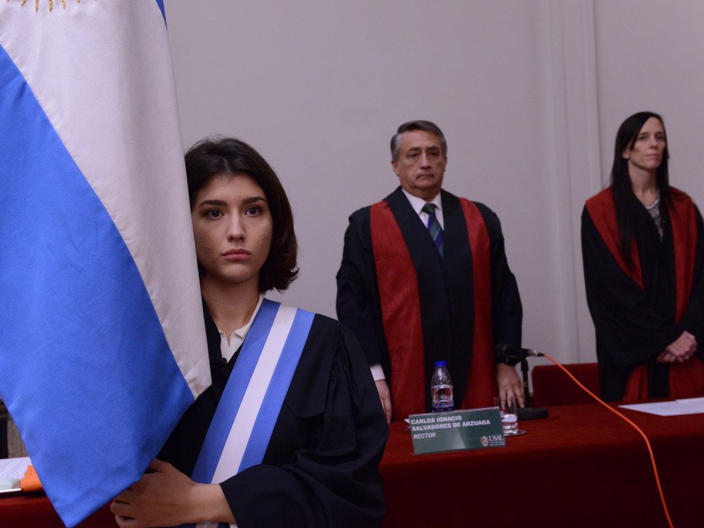 Einzug der Fahnentr&auml;ger mit der Flagge Argentiniens und der des Vatikans