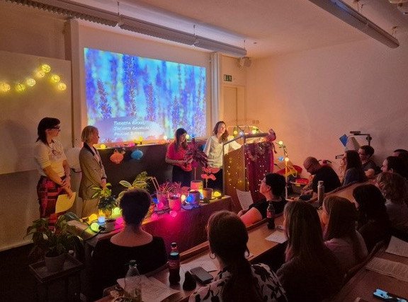 Foto of several speakers