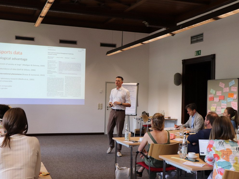 Research presentation, including parts of the audience and the speaker