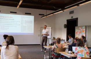 Research presentation, including parts of the audience and the speaker