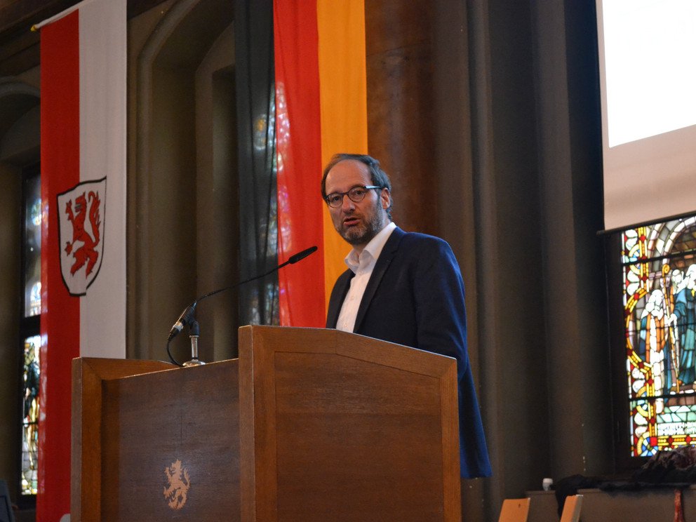 Es spricht der Vizepr&auml;sident der Universit&auml;t Passau (Kosch).