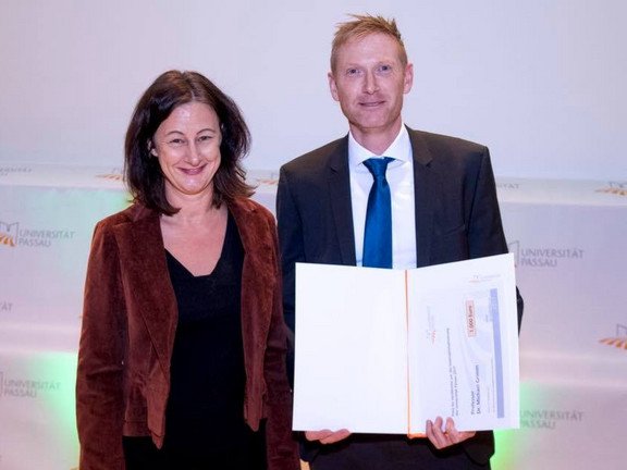 Verleihung des Preises f&uuml;r Verdienste um die Internationalisierung der Universit&auml;t Passau an Prof. Dr. Michael Grimm, November 2017