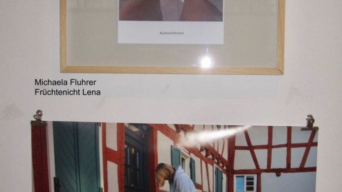 zwei Fotografien &uuml;bereinander h&auml;ngend