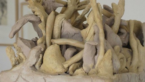 Organische Skulptur in Beige