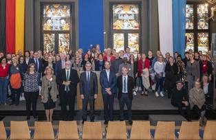 Gruppenphoto Das Bild zeigt ein abschließendes Gruppenfoto.