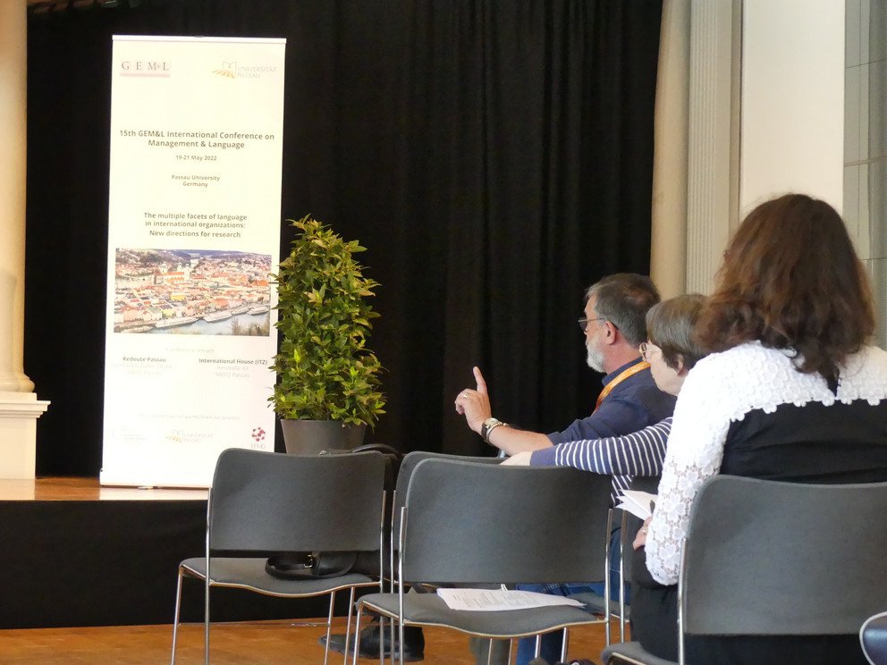 DIE KONFERENZ