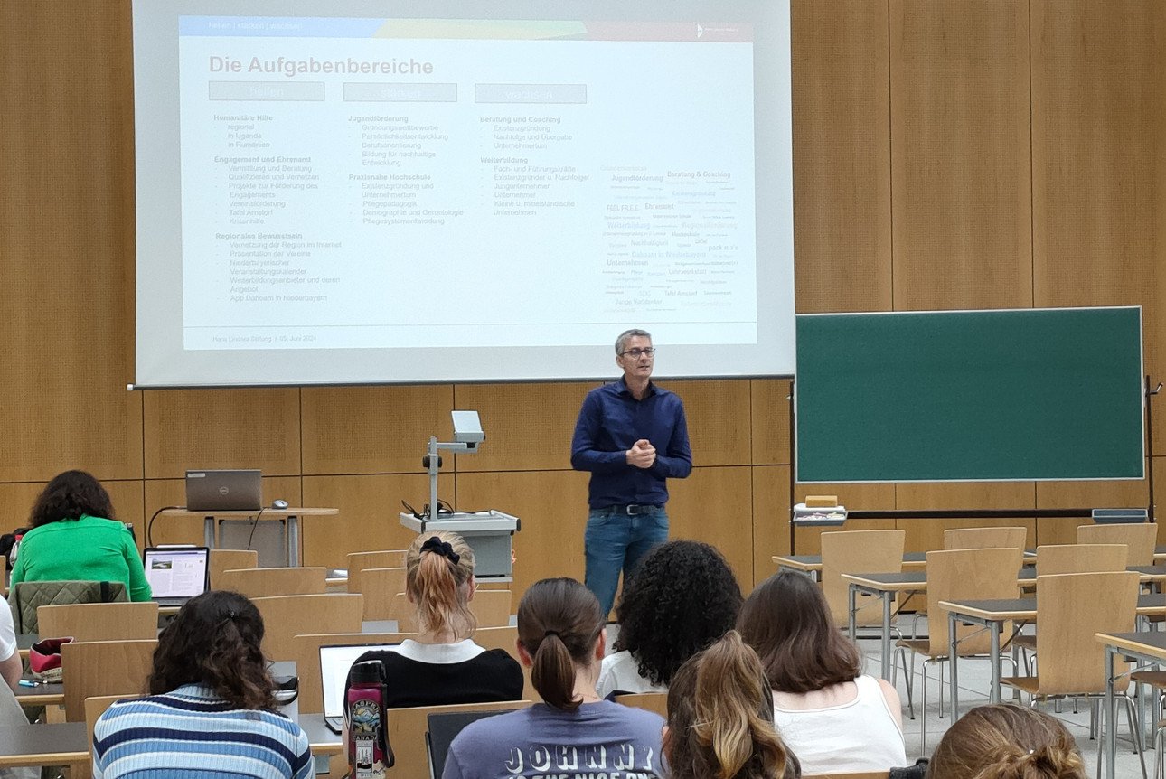 Lecture by Christian Schl&auml;ger 
