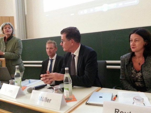 Vortrag des Bundesministers f&uuml;r wirtschaftliche Zusammenarbeit und Entwicklung Dr. Gerd M&uuml;ller an der Universit&auml;t Passau, Mai 2016