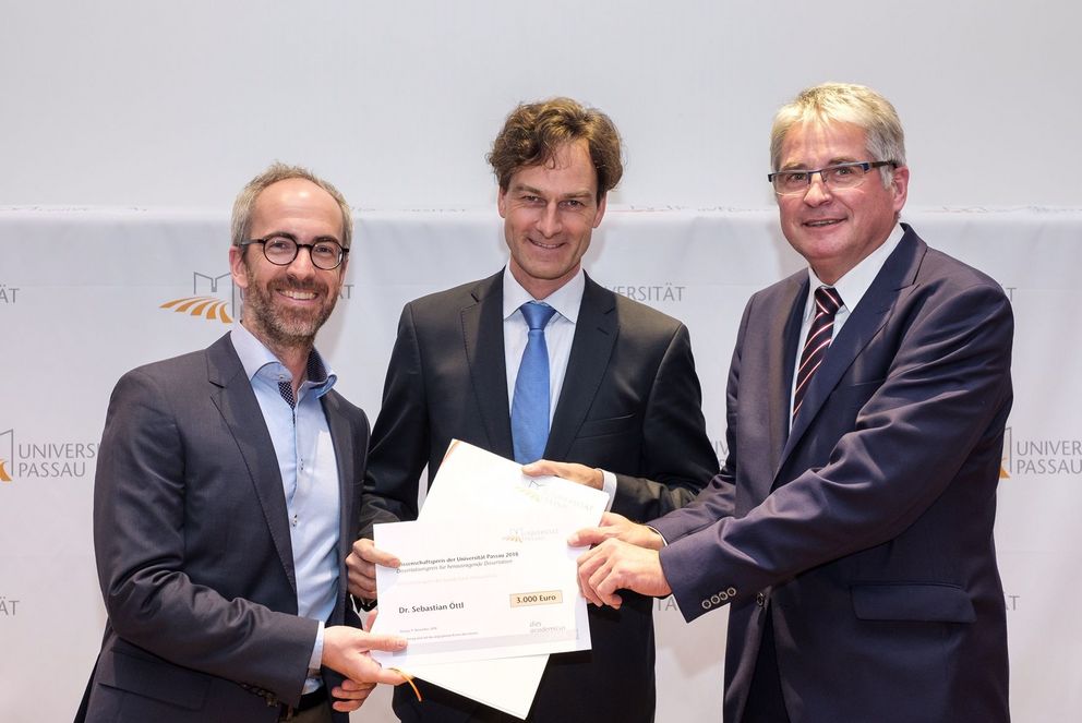 Dissertationspreis der Sparda Bank Ostbayern eG an Dr. Sebastian Öttl