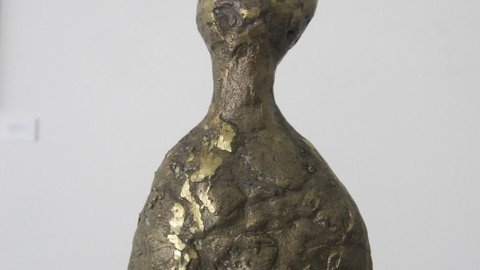 Skulptur eines K&ouml;rpers gold schimmernd 