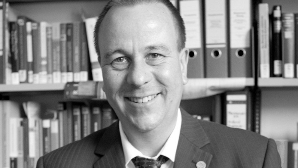 Prof. Dr. Oliver Stoll