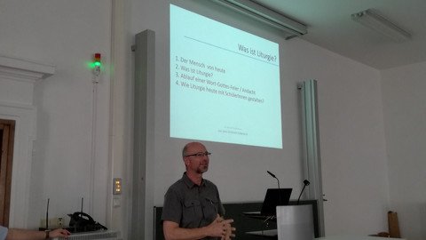 Liturgie f&uuml;r Sch&uuml;ler*innen: Gottesdienst vorbereiten