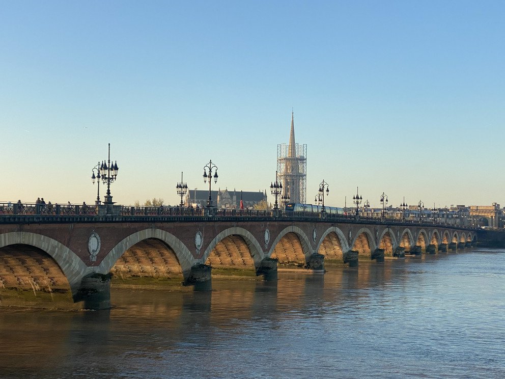 [Translate to Englisch:] Br&uuml;cke in Bordeaux
